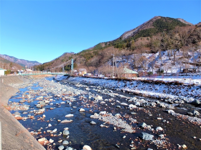 冬の道志川
