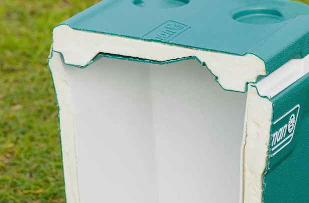 コールマンエクストリームホイールクーラーの蓋にも入った断熱材