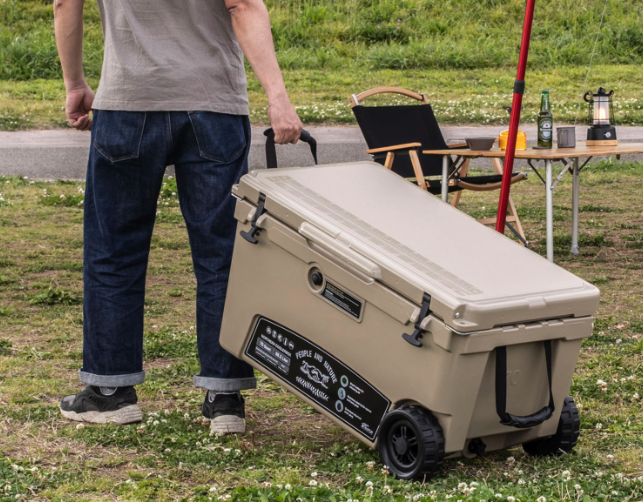 ノーザンクーラーボックス 66.2L（FIELDOOR）大型タイヤで悪路もスイスイ